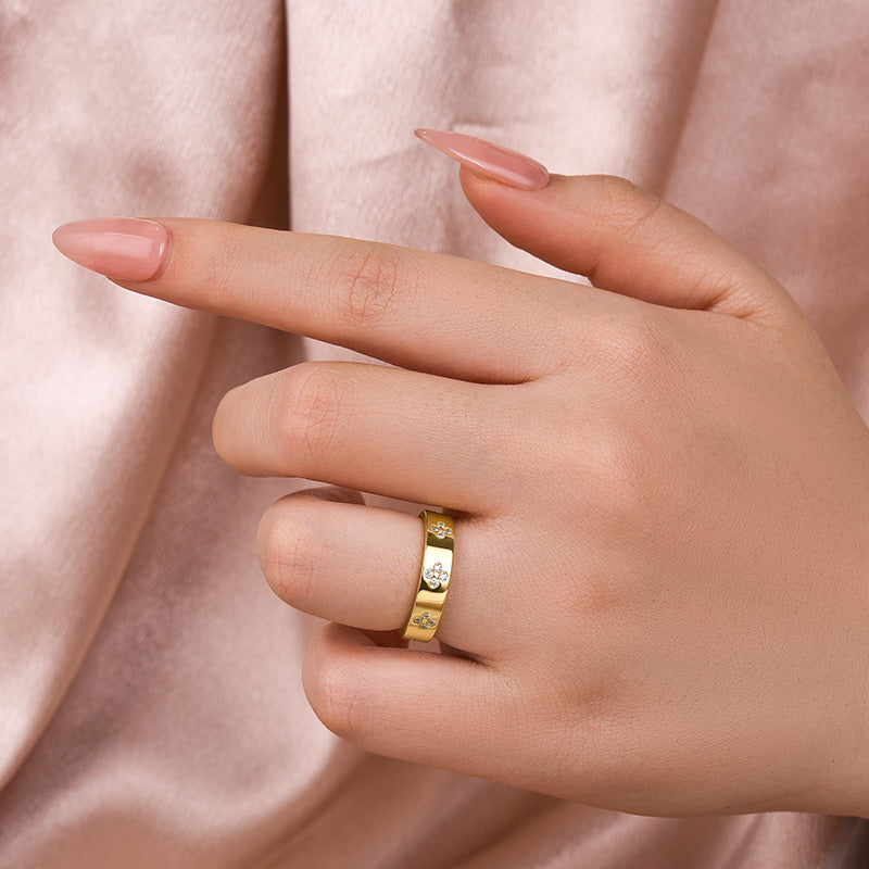 Rodiffy Moissanite Yellow Gold Clover Wide Wedding Band