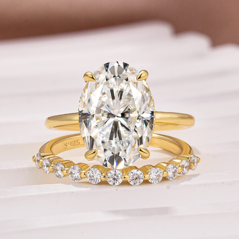 Solitaire 5.5Ct Oval Cut Yellow Gold Moissanite Wedding Ring Set With Round Cut Wedding Band