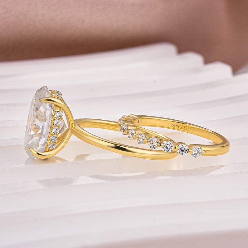 Solitaire 5.5Ct Oval Cut Yellow Gold Moissanite Wedding Ring Set With Round Cut Wedding Band