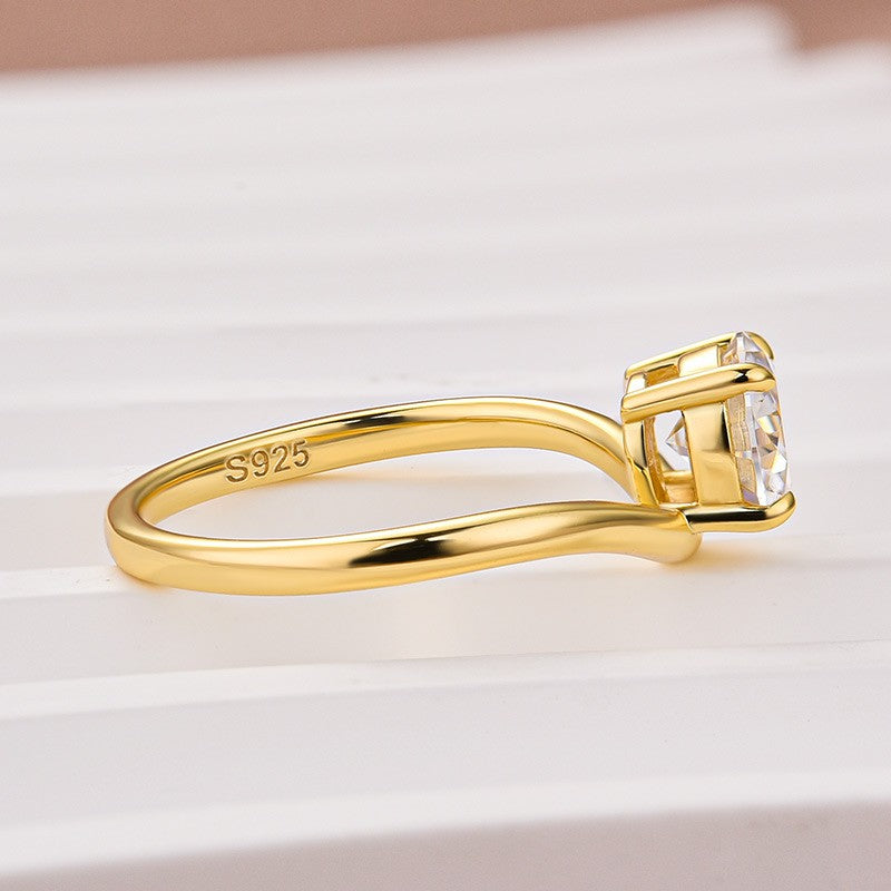 Moissanite 1.0Ct Round Cut Yellow Gold Curved Band Promise Ring