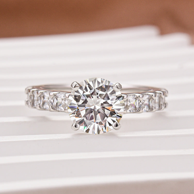 Moissanite 2.0Ct Round Cut Engagement Ring In Sterling Silver