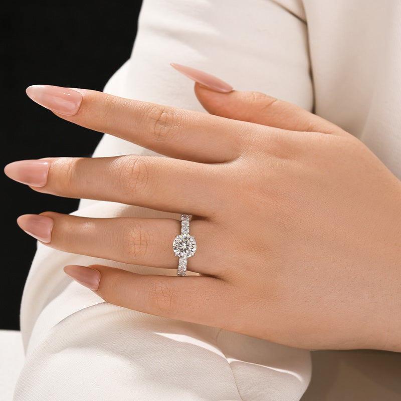 Moissanite 2.0Ct Round Cut Engagement Ring In Sterling Silver