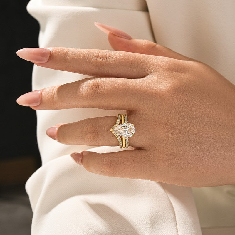 Moissanite 4.0Ct Solitaire Pear Cut Yellow Gold Wedding Ring with V Contour Wedding Band