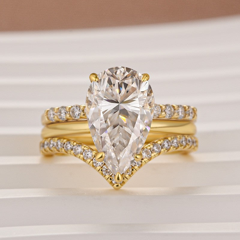 Moissanite 4.0Ct Solitaire Pear Cut Yellow Gold Wedding Ring with V Contour Wedding Band
