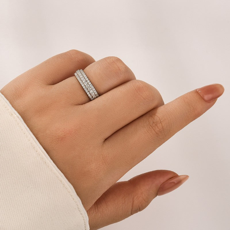Moissanite 2.5Ct Round Cut White Gold Pavé White Gold Wedding Band In Sterling Silver