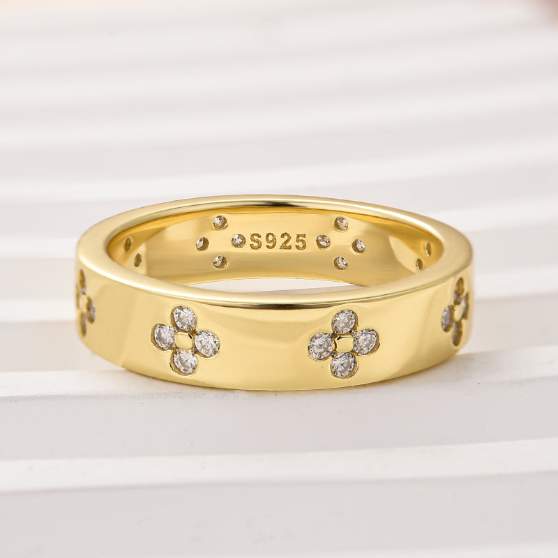 Rodiffy Moissanite Yellow Gold Clover Wide Wedding Band