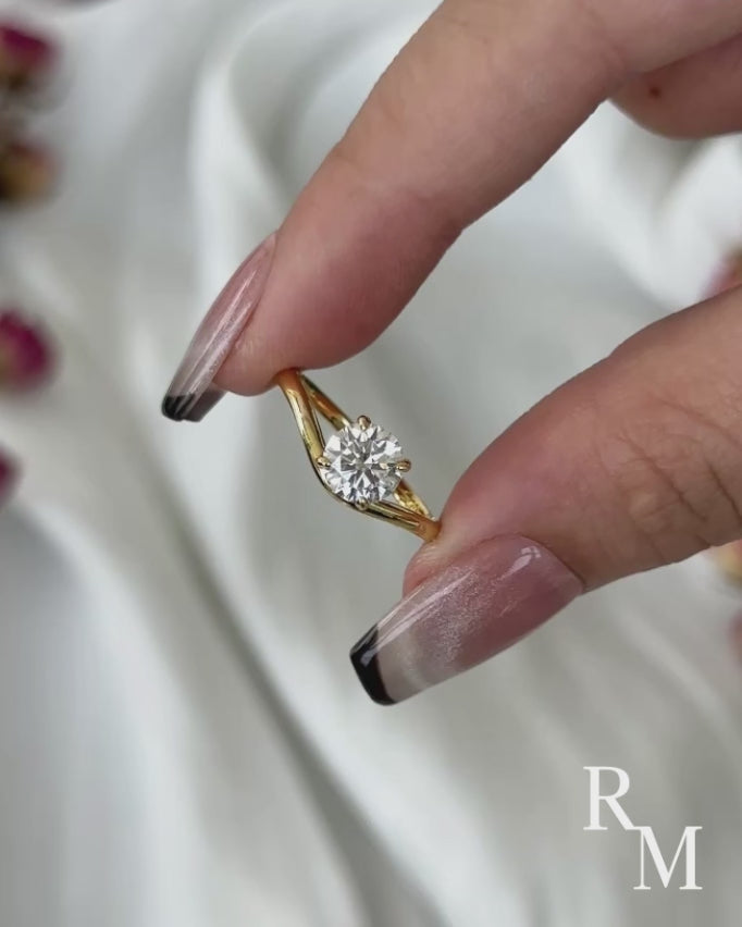 Moissanite 1.0Ct Round Cut Yellow Gold Curved Band Promise Ring
