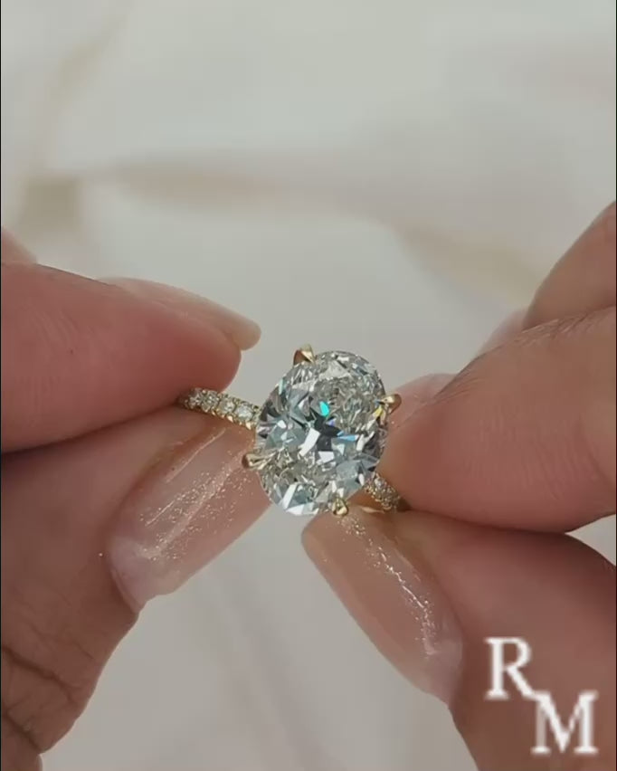 Moissanite 2.0 Ct ~5.5 Ct Oval Cut Pavé Yellow Gold Engagement Ring For Women