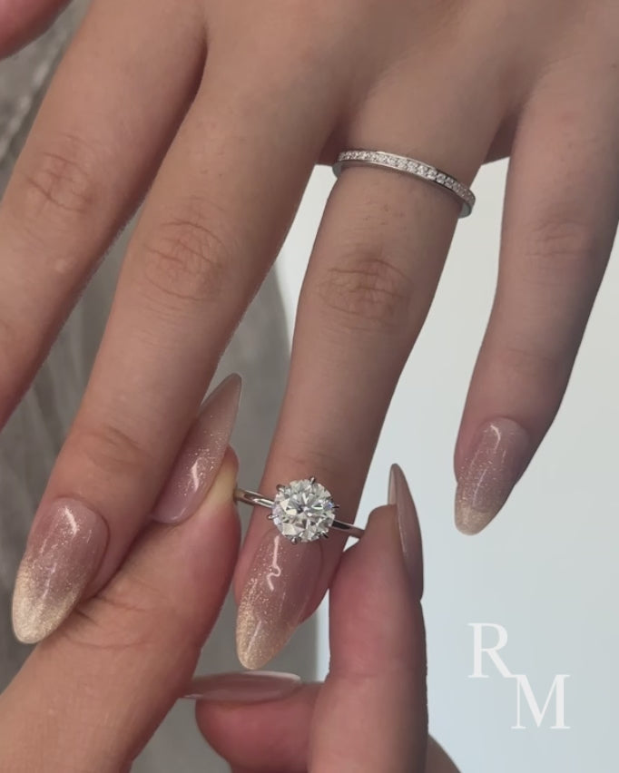 Moissanite 2.0Ct Solitaire Round Cut White Gold Stack Wedding Ring with Pavé Eternity Ring