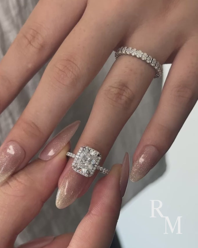 Moissanite 3.0Ct Halo Radiant Cut White Gold Wedding Ring with Oval Cut Wedding Band