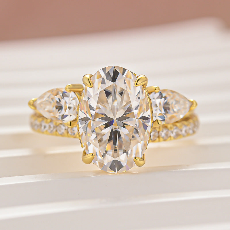 Moissanite 3.0Ct/4.0Ct Solitaire Oval Cut Engagement Ring With Pear Cut Wedding Band Wedding Ring Set