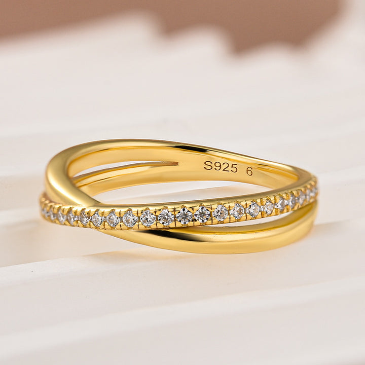 Moissanite 0.3Ct Twist Yellow Gold Round Cut Wedding Band