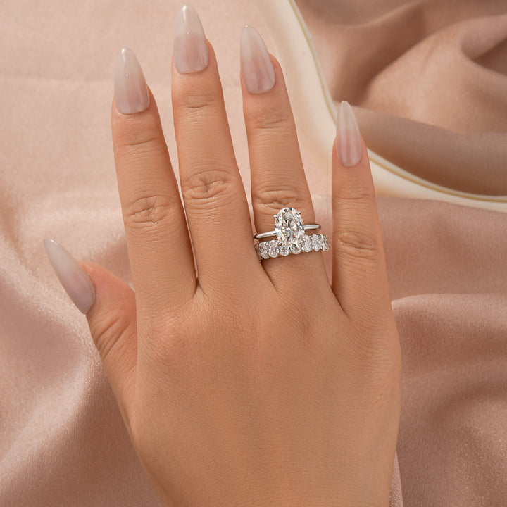 Moissanite 4.0Ct Solitaire Oval Cut Engagement Ring with Half Oval Cut Wedding Band