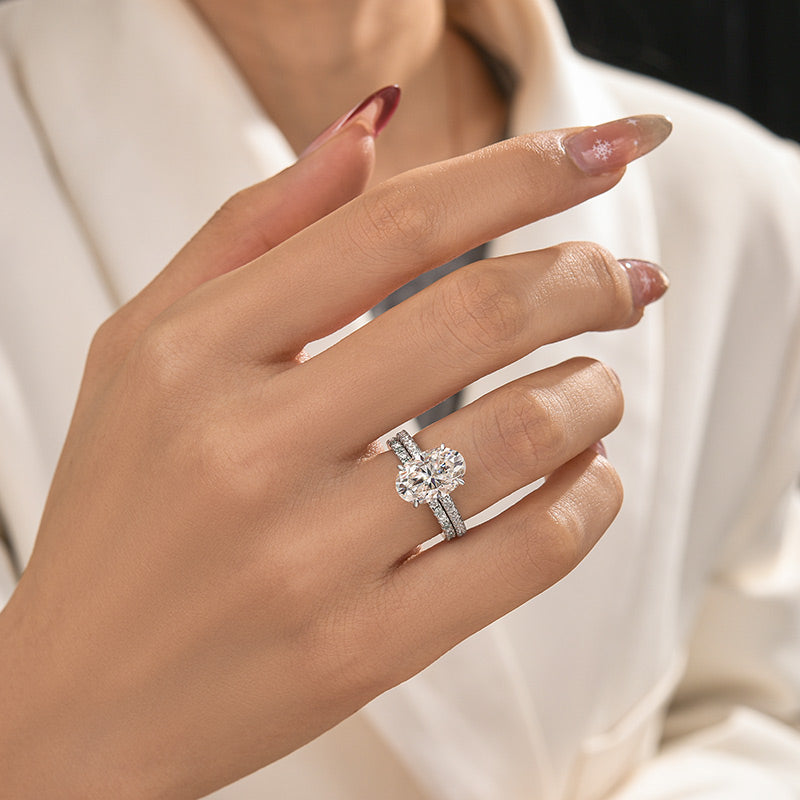 Moissanite 4.0Ct Oval Cut/3.5Ct Radiant Cut Engagement Ring With Green & White Round Cut Wedding Band