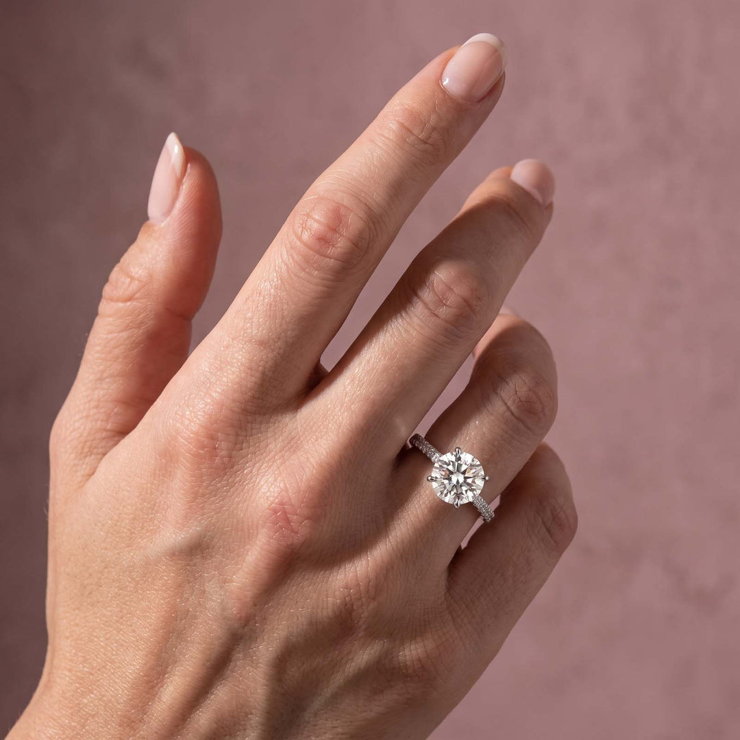 Moissanite 3.0Ct～4.0 Ct Round White Gold Pave Engagement Ring