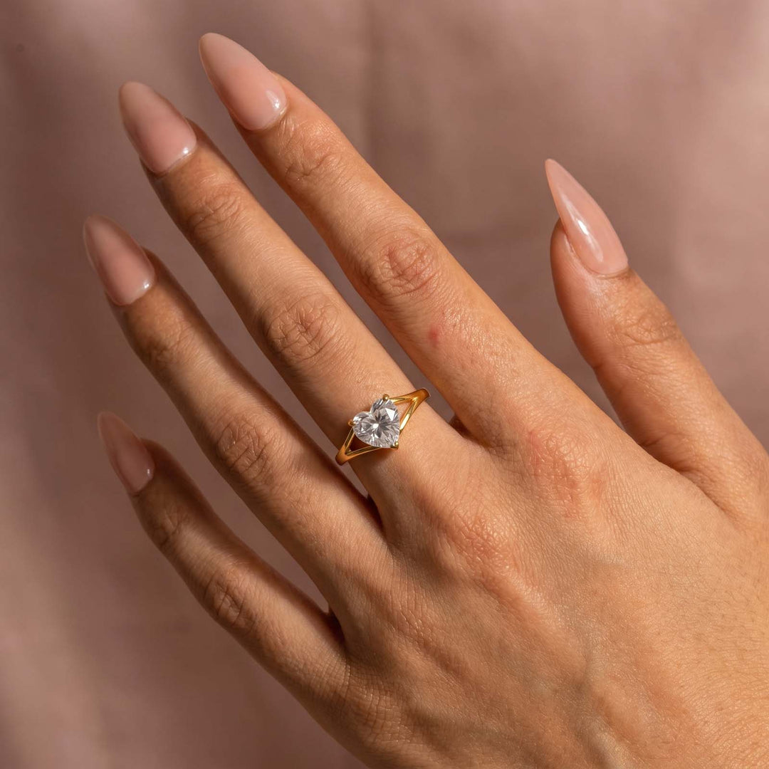 S925 Moissanite Split Shank 2.0Ct Heart Cut Yellow Gold Engagement Ring