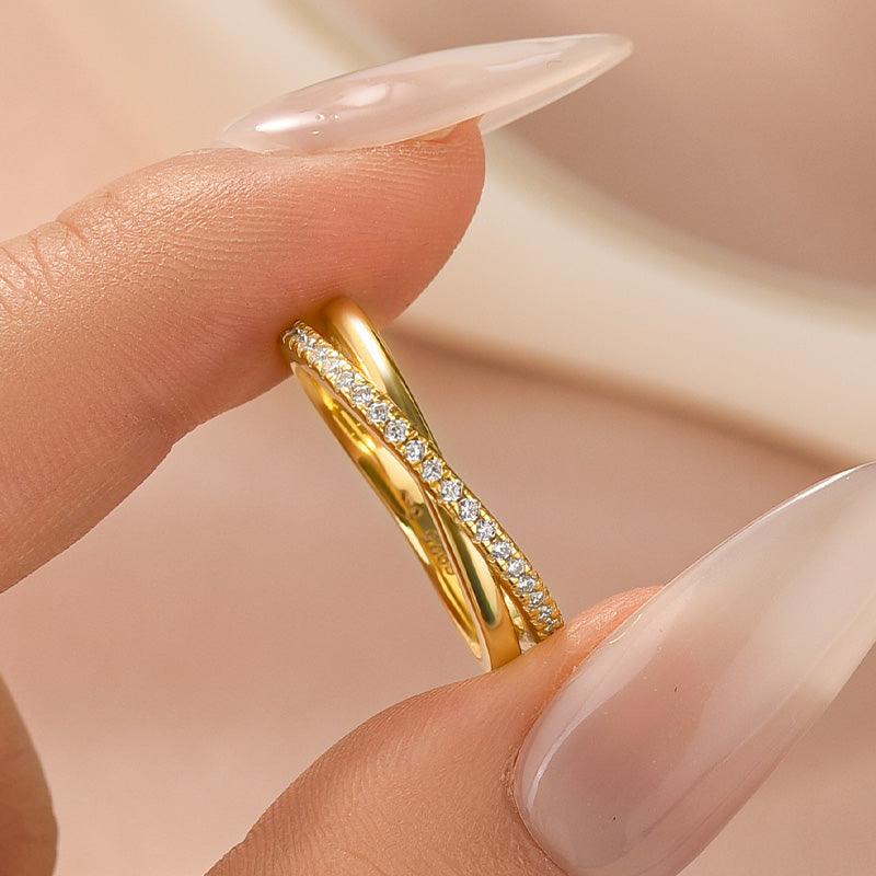 Moissanite 0.3Ct Twist Yellow Gold Round Cut Wedding Band