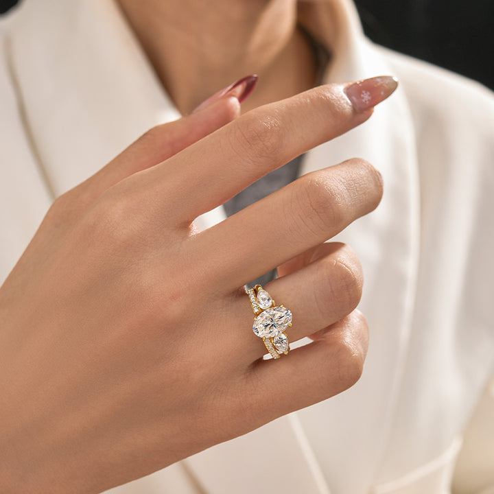 Moissanite 3.0Ct/4.0Ct Solitaire Oval Cut Engagement Ring With Pear Cut Wedding Band Wedding Ring Set