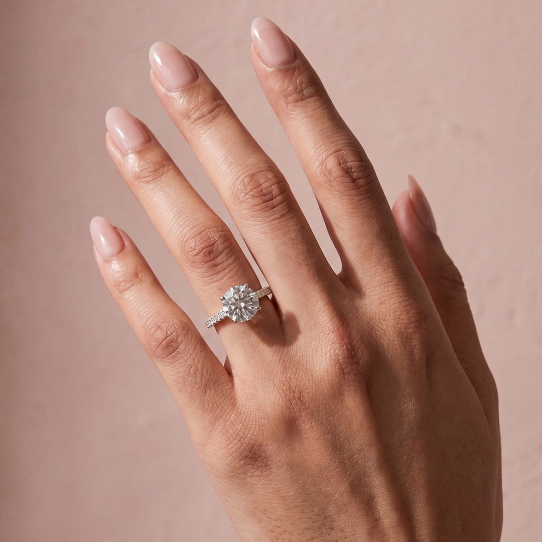 Moissanite 3.0Ct～4.0 Ct Round White Gold Pave Engagement Ring