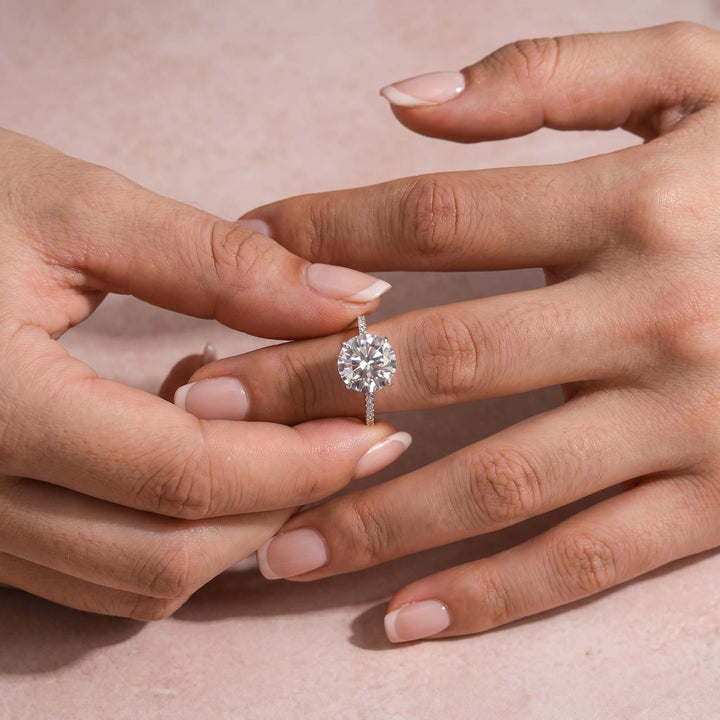 Moissanite 3.0Ct～4.0 Ct Round White Gold Pave Engagement Ring