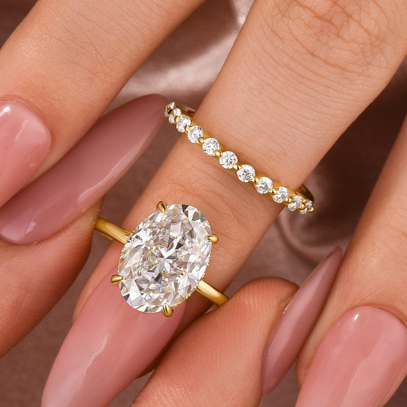 Solitaire 5.5Ct Oval Cut Yellow Gold Moissanite Wedding Ring Set With Round Cut Wedding Band