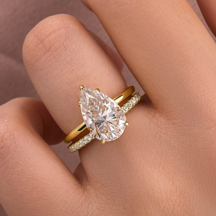 Moissanite Solitaire 4.0Ct Pear Cut Yellow Gold Women&