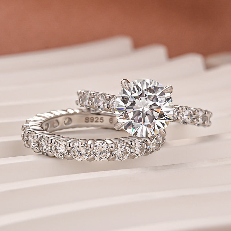 Moissanite 2.0Ct~4.0Ct Round Cut Side Stone White Gold Travel Bridal Set