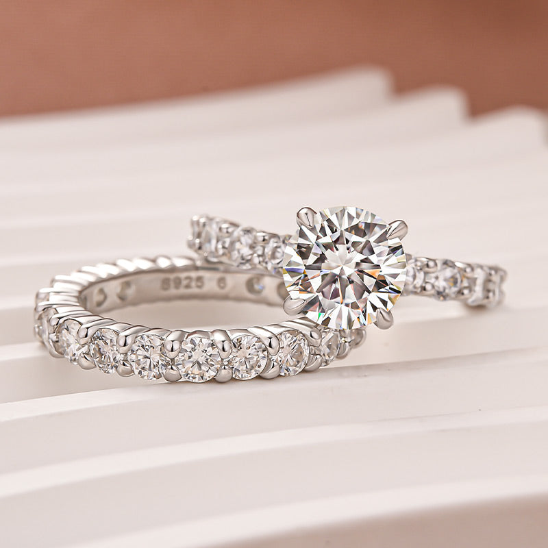 Moissanite 2.0Ct~4.0Ct Round Cut Side Stone White Gold Travel Bridal Set