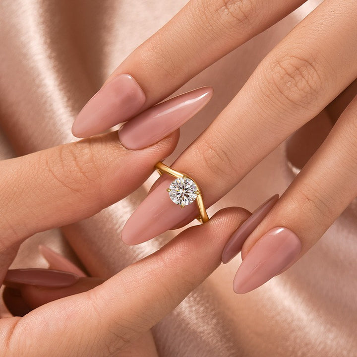 Moissanite 1.0Ct Round Cut Yellow Gold Curved Band Promise Ring
