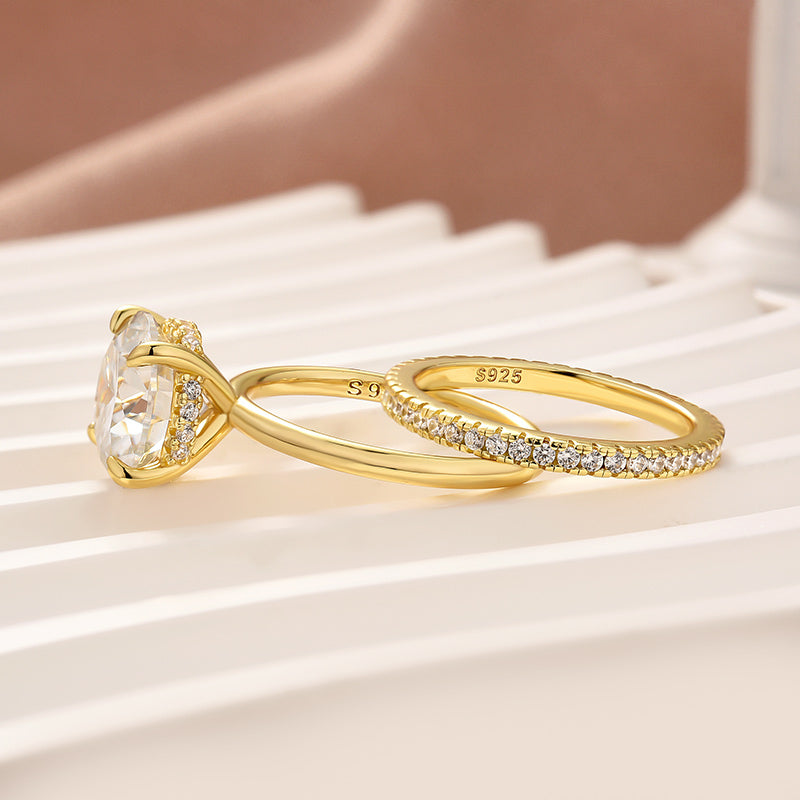 Moissanite 4.0Ct Solitaire Round Cut Yellow Gold Engagement Ring with Eternity Thin Wedding Band