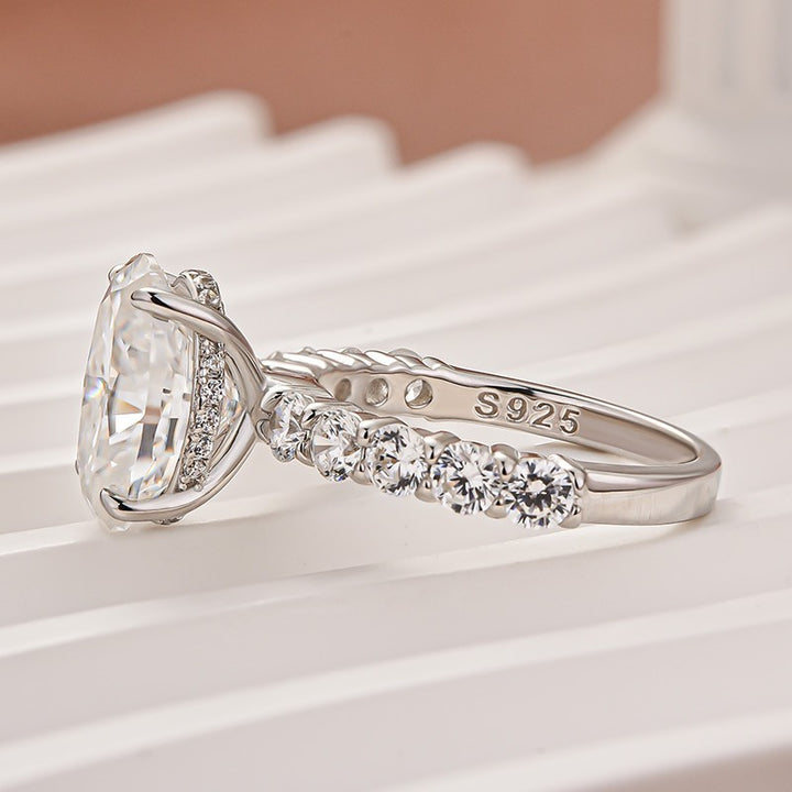 2.5 Ct/4.0Ct Oval Cut Hidden Halo White Gold Moissanite Diamond Engagement Ring
