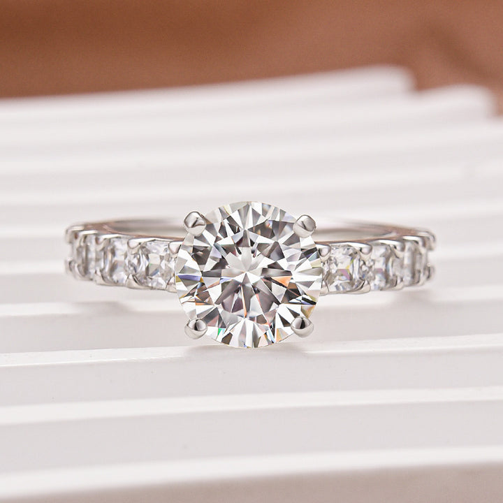 Moissanite 2.0Ct Round Cut Engagement Ring In Sterling Silver