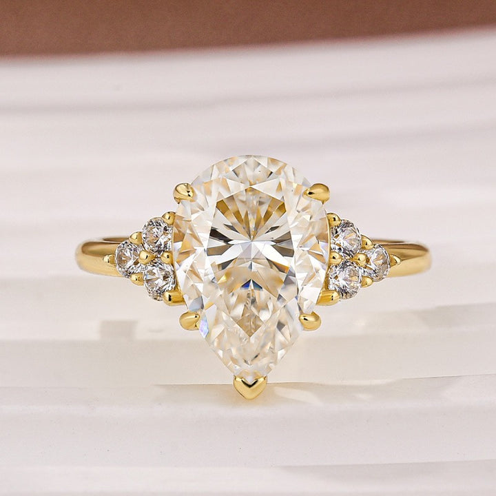 Rodiffy Moissanite 3.0 Ct Pear Cut White/Black Stone &amp; White Side Stone Travel Ring