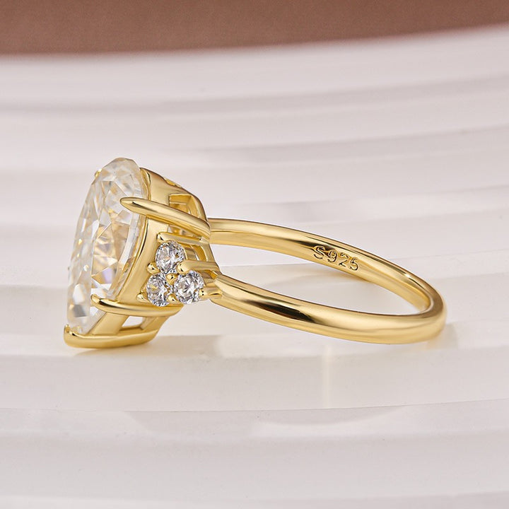 Rodiffy Moissanite 3.0 Ct Pear Cut White/Black Stone &amp; White Side Stone Travel Ring