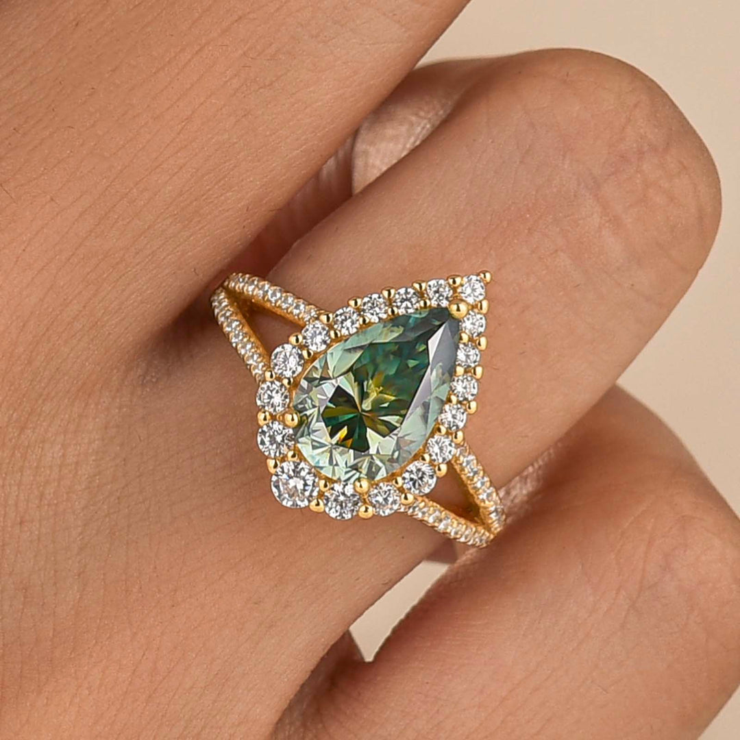 Moissanite 2.5Ct Green Pear Cut Vintage Halo Split Shank Ring For Daily Wear