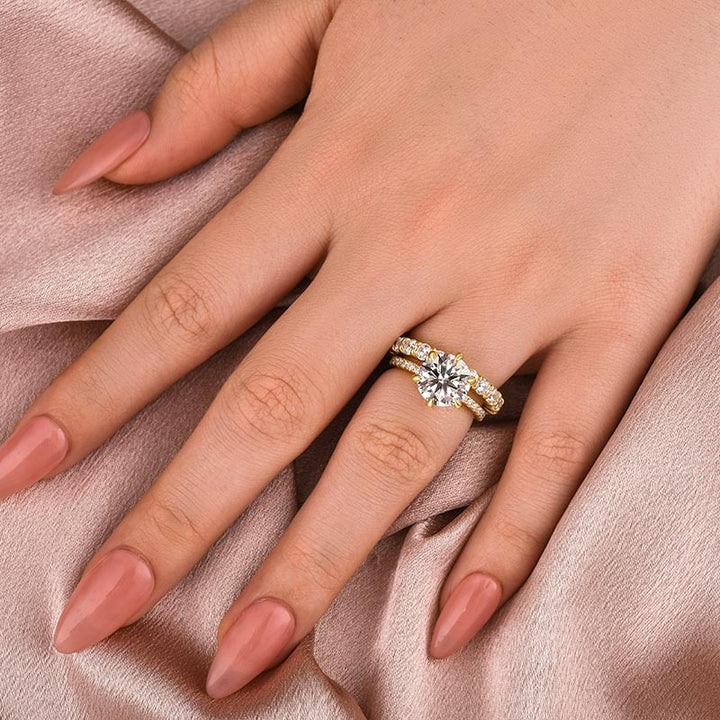 Moissanite 2.0Ct~4.0Ct Round Cut Yellow Gold Wedding Ring Set