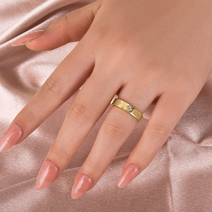 Rodiffy Moissanite Yellow Gold Clover Wide Wedding Band