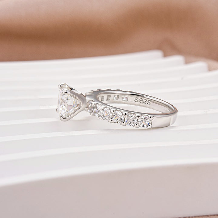Moissanite 2.0Ct Round Cut Engagement Ring In Sterling Silver
