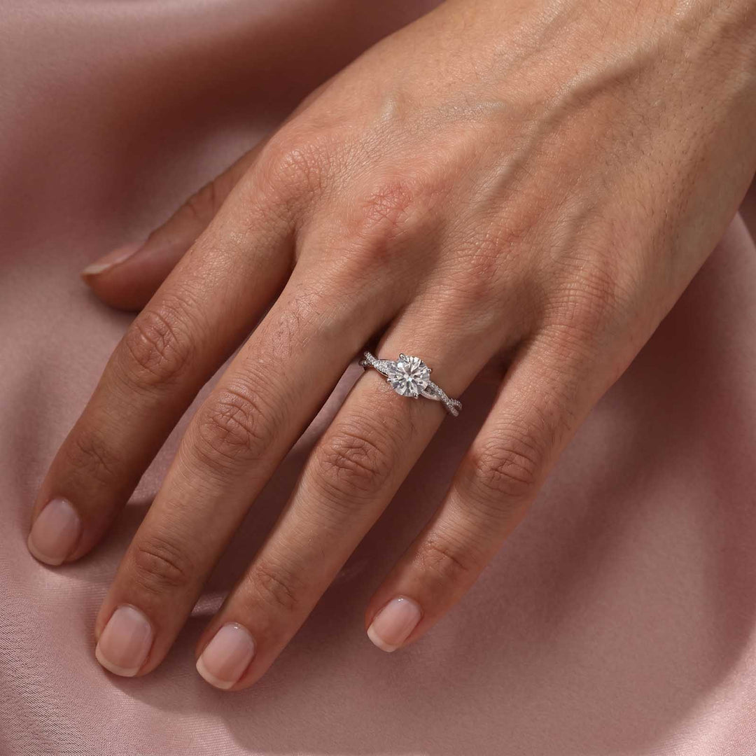 S925 Sterling Silver Mossianite Twist White Gold 1.0Ct Round Cut Engagement Ring