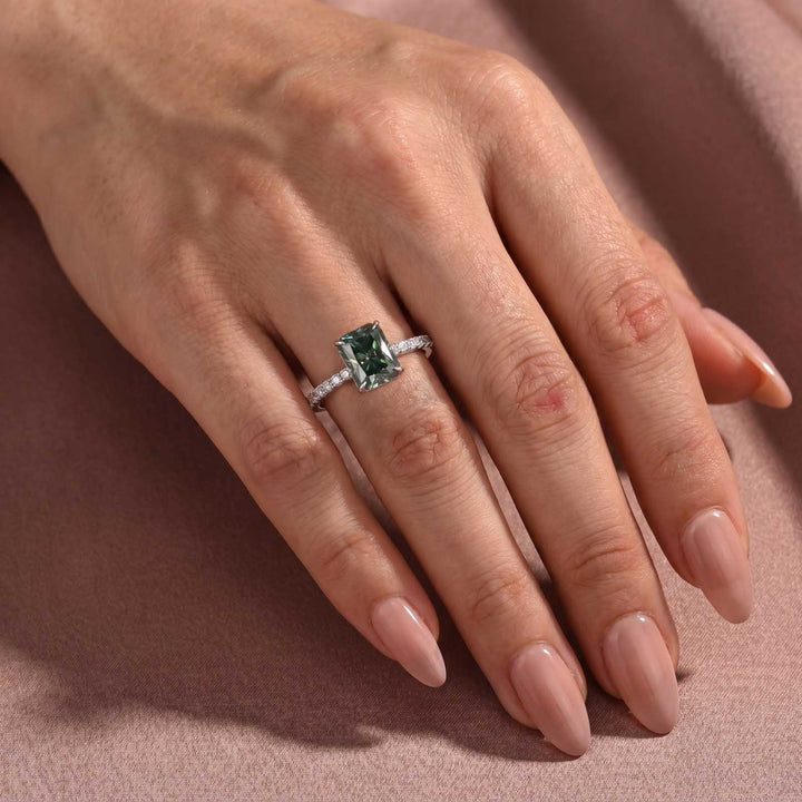 S925 Chic Moissanite 2.0Ct Radiant Cut Green Stone Travel Ring Everyday Wearable Ring For Women