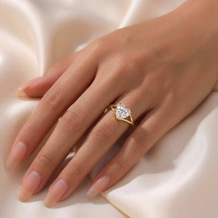 S925 Moissanite Split Shank 2.0Ct Heart Cut Yellow Gold Engagement Ring