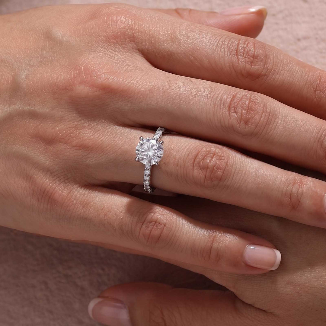 S925 Moisssanite 2.0Ct Round Cut Partial Side Paving Engagement Ring Travel Ring Women