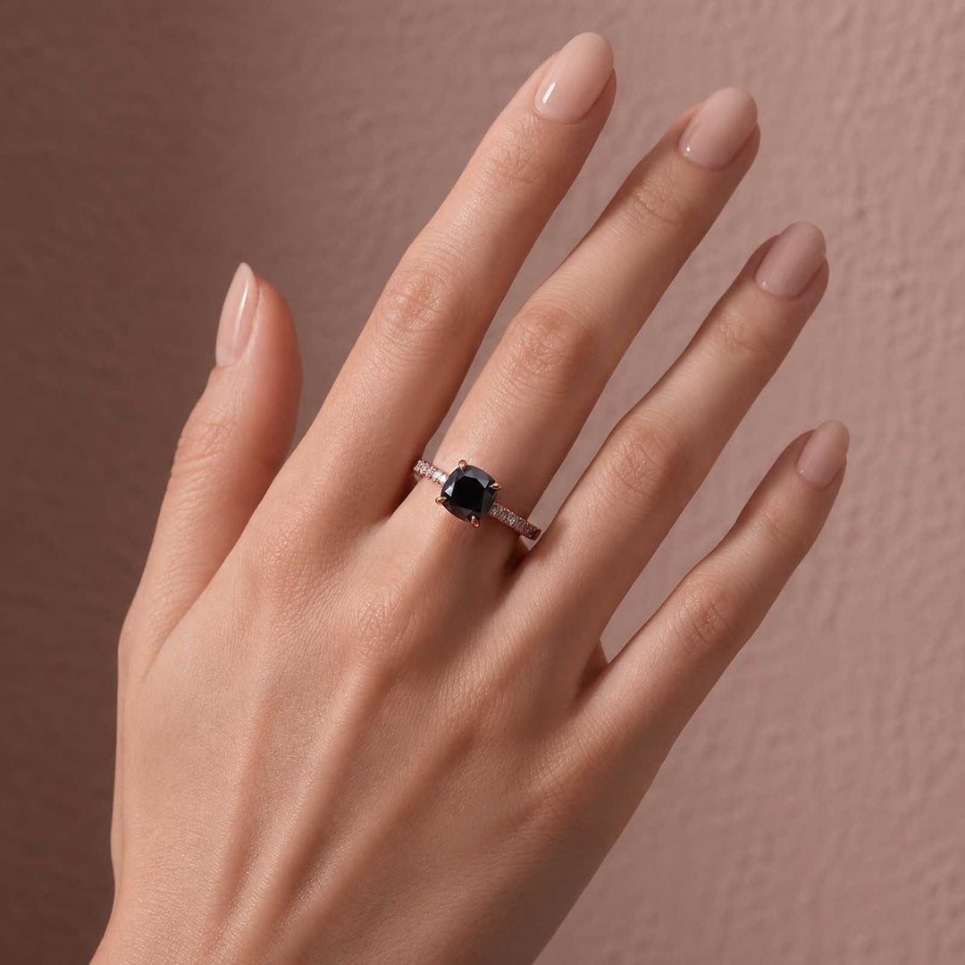 S925 Moissanite 2.0CT Cushion Cut Vintage Black Stone Paving Band Travel Ring For Women