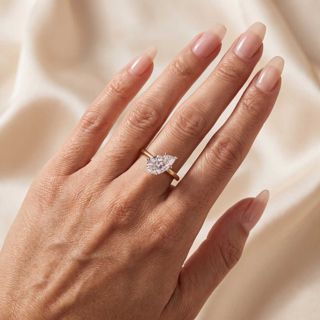 Moissanite 2.8Ct Pear Cut Solitaire Five‑Prong Travel Promise Ring For Women
