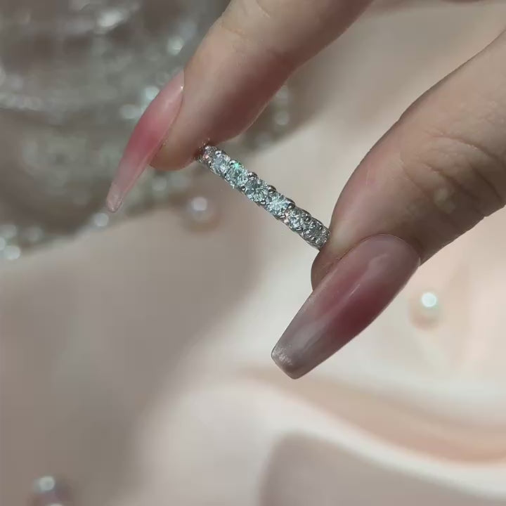 Moissanite 1.5 Ct Round Cut Women's Wedding Band