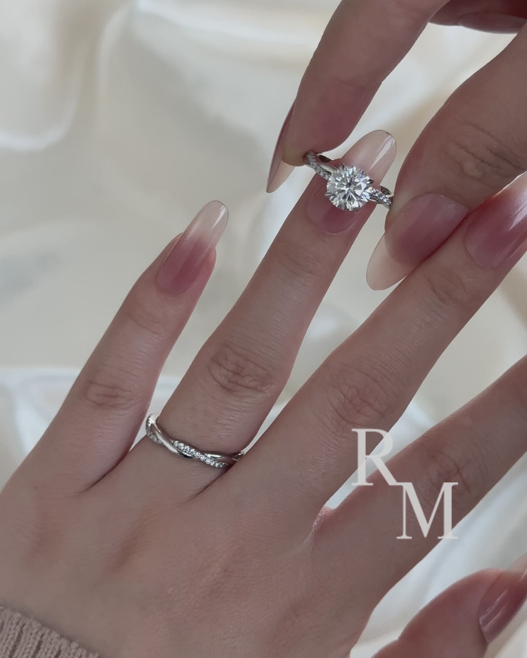 Rodiffy Moissanite 2.0 Ct Twist White Gold Pave Wedding Ring Set