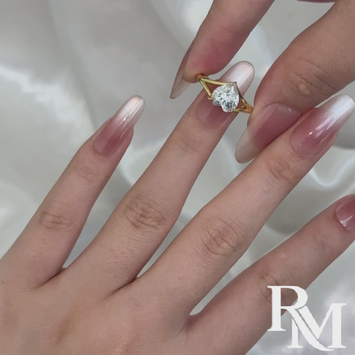 S925 Moissanite Split Shank 2.0Ct Heart Cut Yellow Gold Engagement Ring