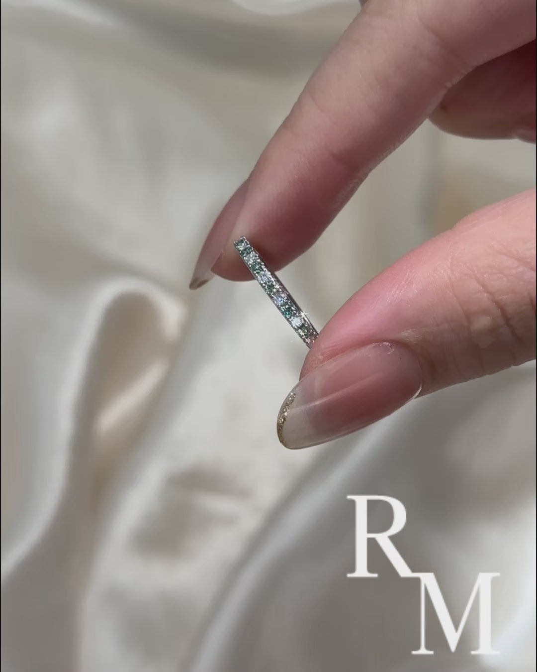 Rodiffy Moissanite 0.5 Ct Round Cut Alternating White and Green Half Halo White Gold Anniversary Ring