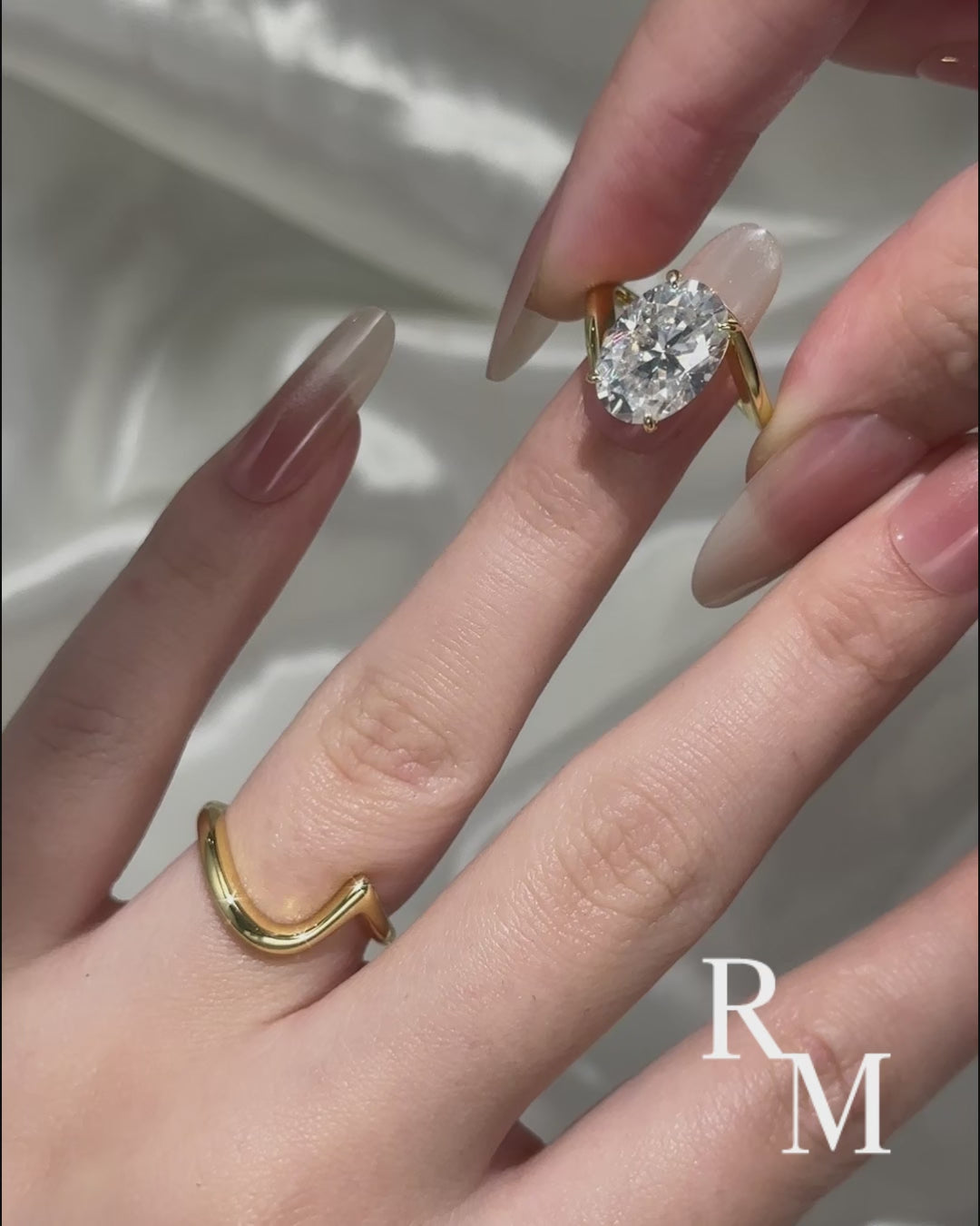 2PC Moissanite Wedding Sets 5.5Ct Oval Cut Yellow Gold Bypass Engagement Ring with Curved Wedding Band