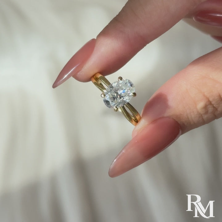 S925 Moissanite 2.5Ct Oval Cut Twist Split Shank 18K Yellow Gold Plated Engagement Ring